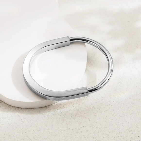 Jewelry - Oval silver stainless steel steel bangle